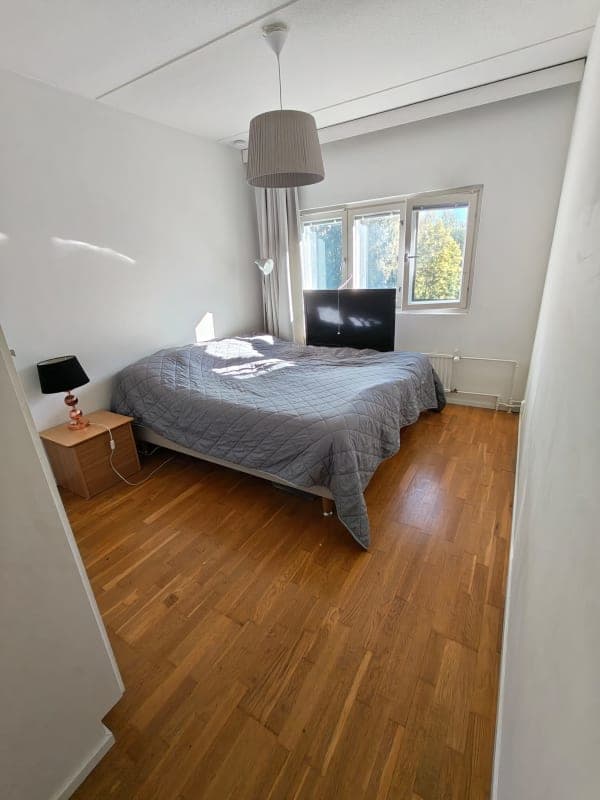 Room Available in Shared Apartment (Nov – Apr), King-Size bed! in Helsinki